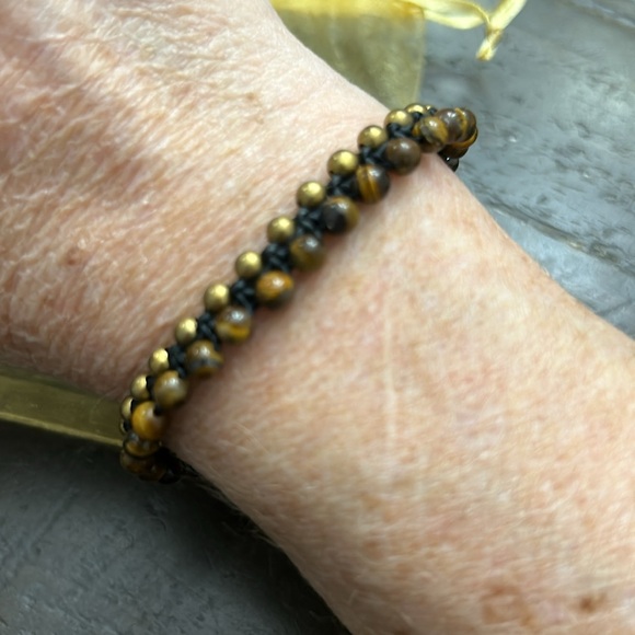 Brown and bronze colored beaded dolphin bracelet. - Picture 4 of 5